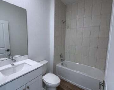 6560 Se Park Trace Drive - Photo Thumbnail 2