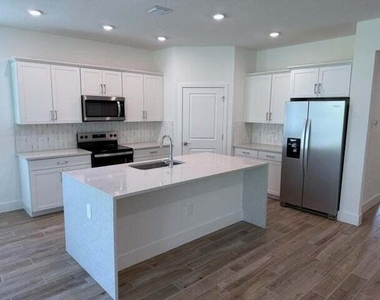 6560 Se Park Trace Drive - Photo Thumbnail 8