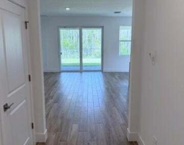 6560 Se Park Trace Drive - Photo Thumbnail 4