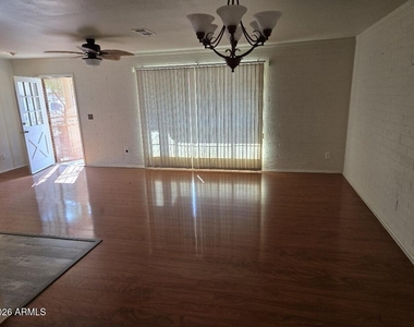 11224 N 105th Avenue - Photo Thumbnail 13