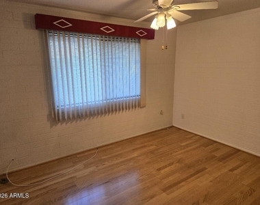 11224 N 105th Avenue - Photo Thumbnail 22