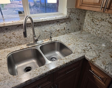 11224 N 105th Avenue - Photo Thumbnail 14