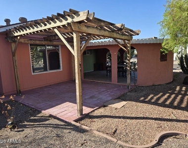 11224 N 105th Avenue - Photo Thumbnail 4