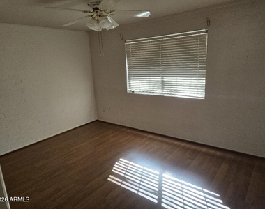 11224 N 105th Avenue - Photo Thumbnail 19