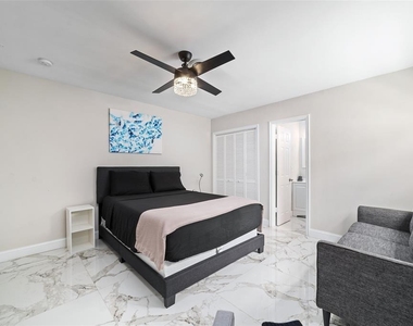 1479 Se 4th Avenue - Photo Thumbnail 2