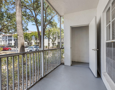 17900 Ne 31st Court - Photo Thumbnail 12
