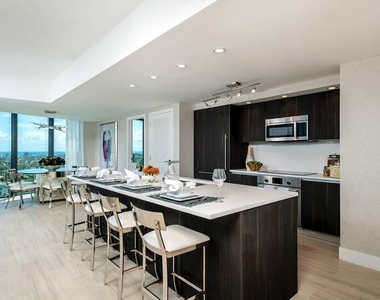 500 E Las Olas Boulevard - Photo Thumbnail 6