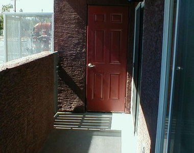 1117 E 8th Street - Photo Thumbnail 12
