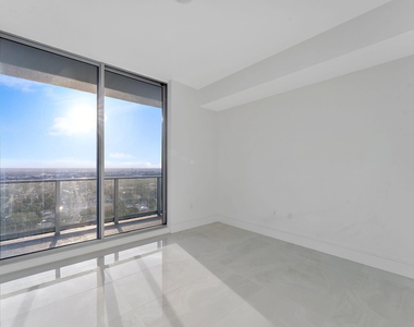 220 Lake Shore Drive - Photo Thumbnail 7