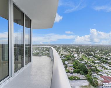 220 Lake Shore Drive - Photo Thumbnail 5