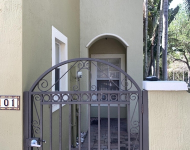 101 Lake Monterey Circle - Photo Thumbnail 2
