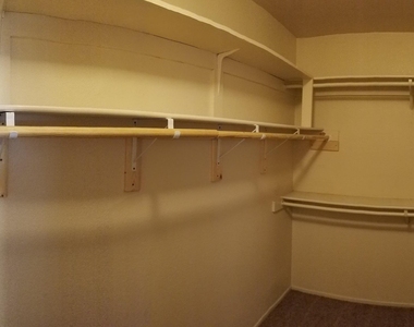1626 W Beaubien Drive - Photo Thumbnail 11