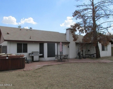 1626 W Beaubien Drive - Photo Thumbnail 16
