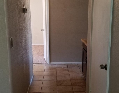 1626 W Beaubien Drive - Photo Thumbnail 15
