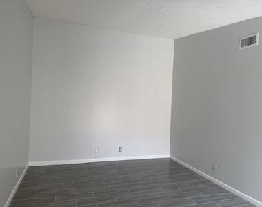 1501 Waterview Circle - Photo Thumbnail 4