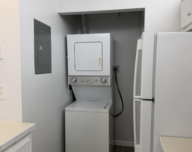 1501 Waterview Circle - Photo Thumbnail 8