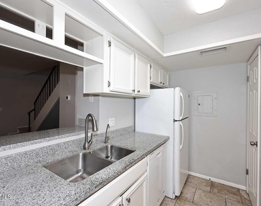 812 E Eugie Avenue - Photo Thumbnail 11