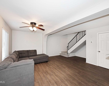 812 E Eugie Avenue - Photo Thumbnail 5