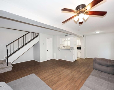 812 E Eugie Avenue - Photo Thumbnail 7