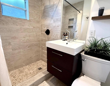 1529 Nw 4th Avenue - Photo Thumbnail 4