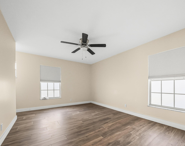 270 Cape Cod Circle - Photo Thumbnail 16