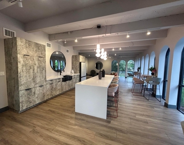 4108 N Pine Island Road - Photo Thumbnail 12