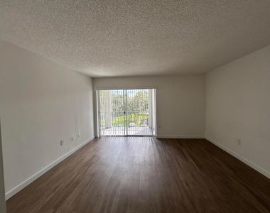 4108 N Pine Island Road - Photo Thumbnail 16