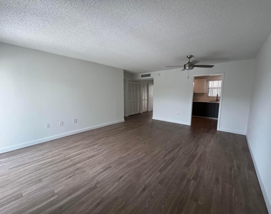 4108 N Pine Island Road - Photo Thumbnail 13
