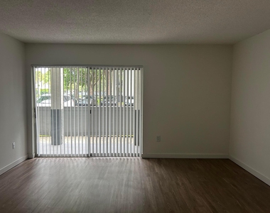 4108 N Pine Island Road - Photo Thumbnail 5