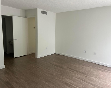 4108 N Pine Island Road - Photo Thumbnail 4