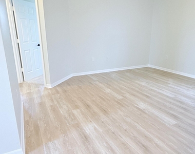 5489 Soria Avenue - Photo Thumbnail 22