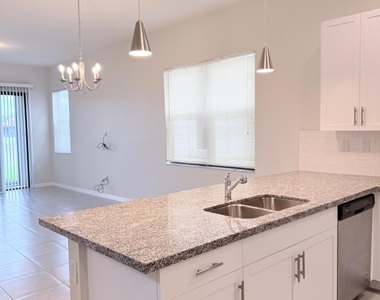 5489 Soria Avenue - Photo Thumbnail 4