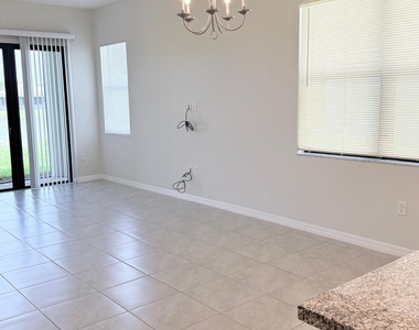 5489 Soria Avenue - Photo Thumbnail 9