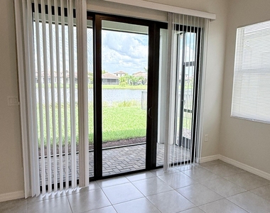 5489 Soria Avenue - Photo Thumbnail 11