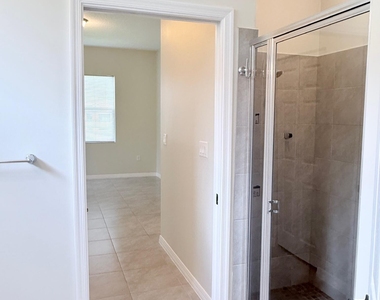 5489 Soria Avenue - Photo Thumbnail 16