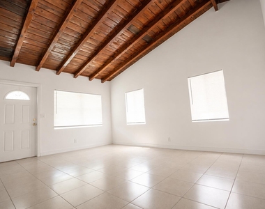 3219 Windsor Avenue - Photo Thumbnail 3