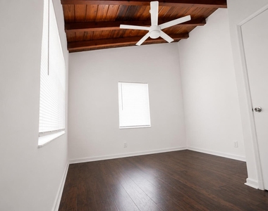 3219 Windsor Avenue - Photo Thumbnail 7