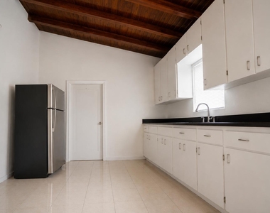 3219 Windsor Avenue - Photo Thumbnail 2