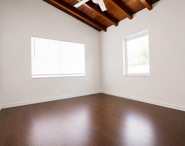 3219 Windsor Avenue - Photo Thumbnail 6