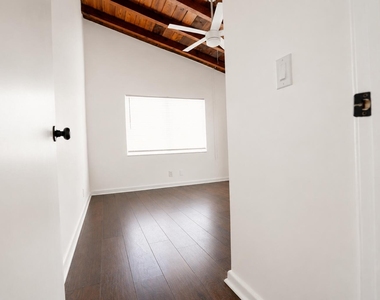 3219 Windsor Avenue - Photo Thumbnail 5