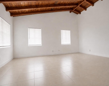 3219 Windsor Avenue - Photo Thumbnail 4