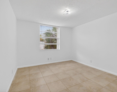 10 Willowbrook Lane - Photo Thumbnail 9