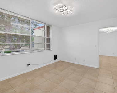 10 Willowbrook Lane - Photo Thumbnail 5