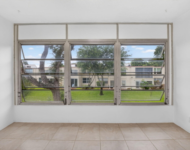 10 Willowbrook Lane - Photo Thumbnail 2