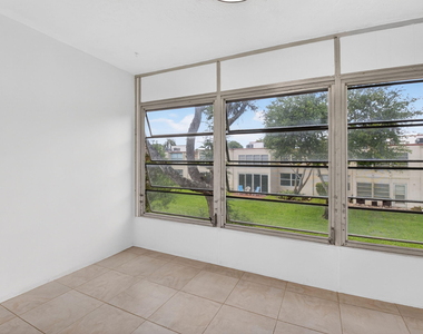 10 Willowbrook Lane - Photo Thumbnail 4