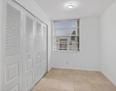 10 Willowbrook Lane - Photo Thumbnail 12