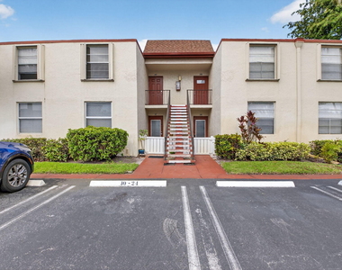 10 Willowbrook Lane - Photo Thumbnail 14