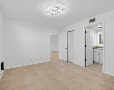 10 Willowbrook Lane - Photo Thumbnail 6