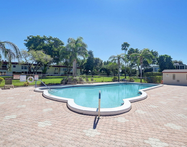 10 Willowbrook Lane - Photo Thumbnail 17