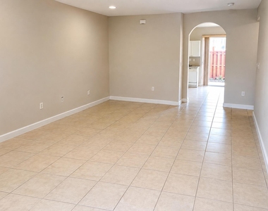 5610 Nw 107th Avenue - Photo Thumbnail 2